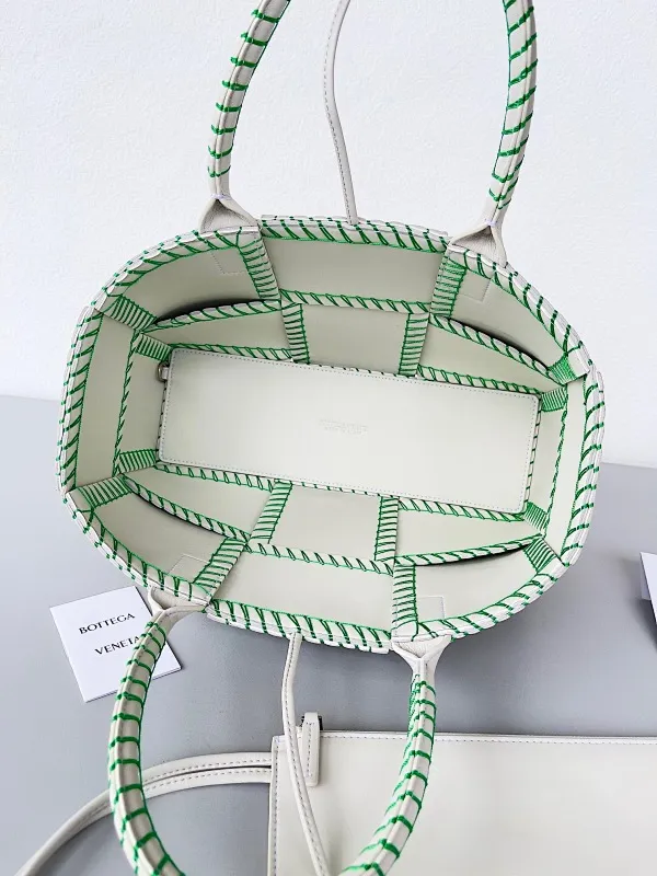 All categories 💚 Authentic bags 💚 BV 2025 new style 𝗕𝗼𝘁𝘁𝗲𝗴𝗮 𝗩𝗲𝗻𝗲𝘁𝗮 Tote bag